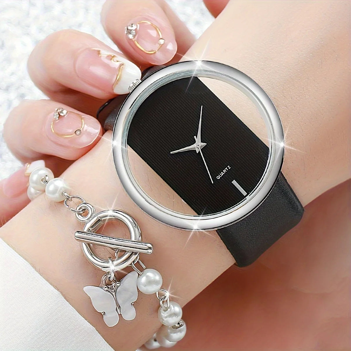 Papillon noir et blanc, montre pour femme